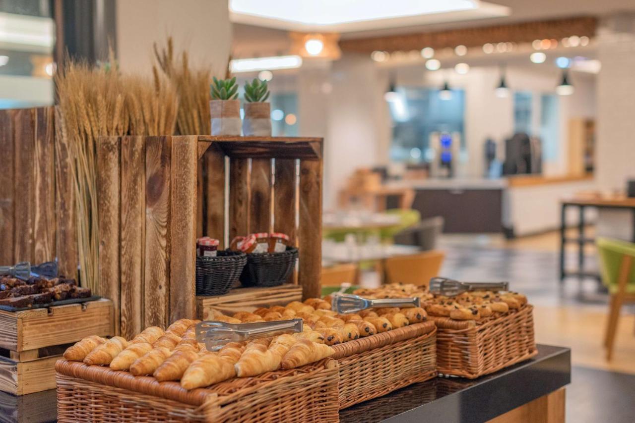 Doubletree By Hilton Paris Bougival Hotel Ngoại thất bức ảnh