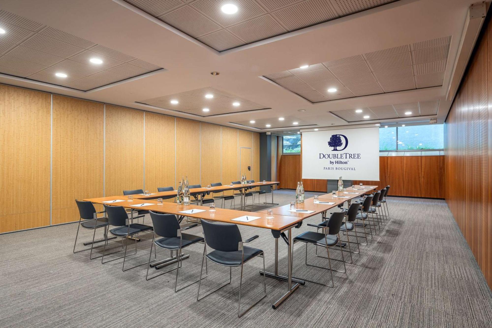 Doubletree By Hilton Paris Bougival Hotel Ngoại thất bức ảnh