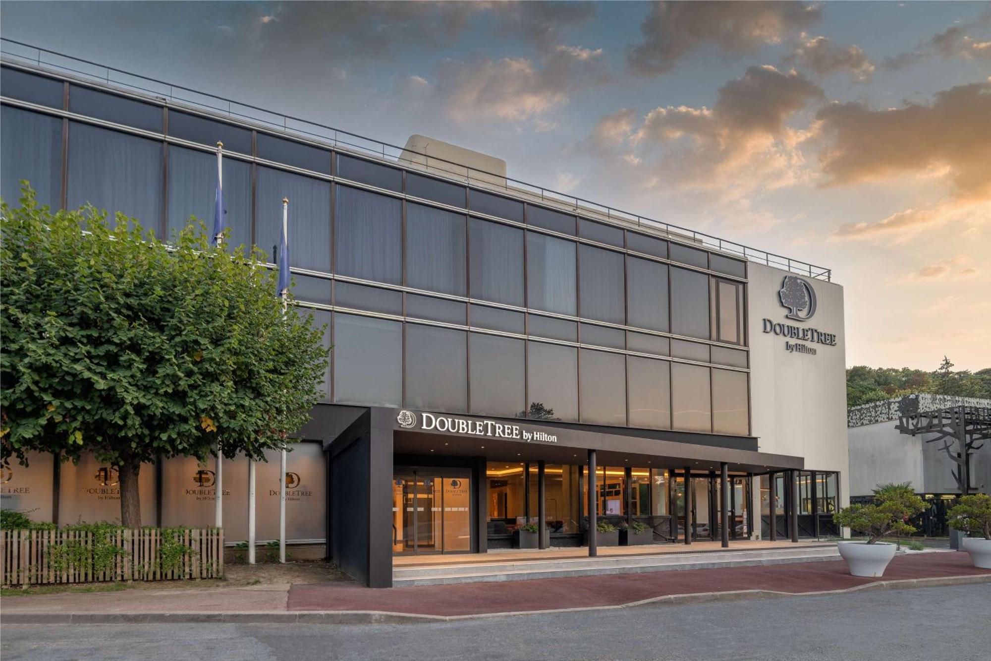 Doubletree By Hilton Paris Bougival Hotel Ngoại thất bức ảnh